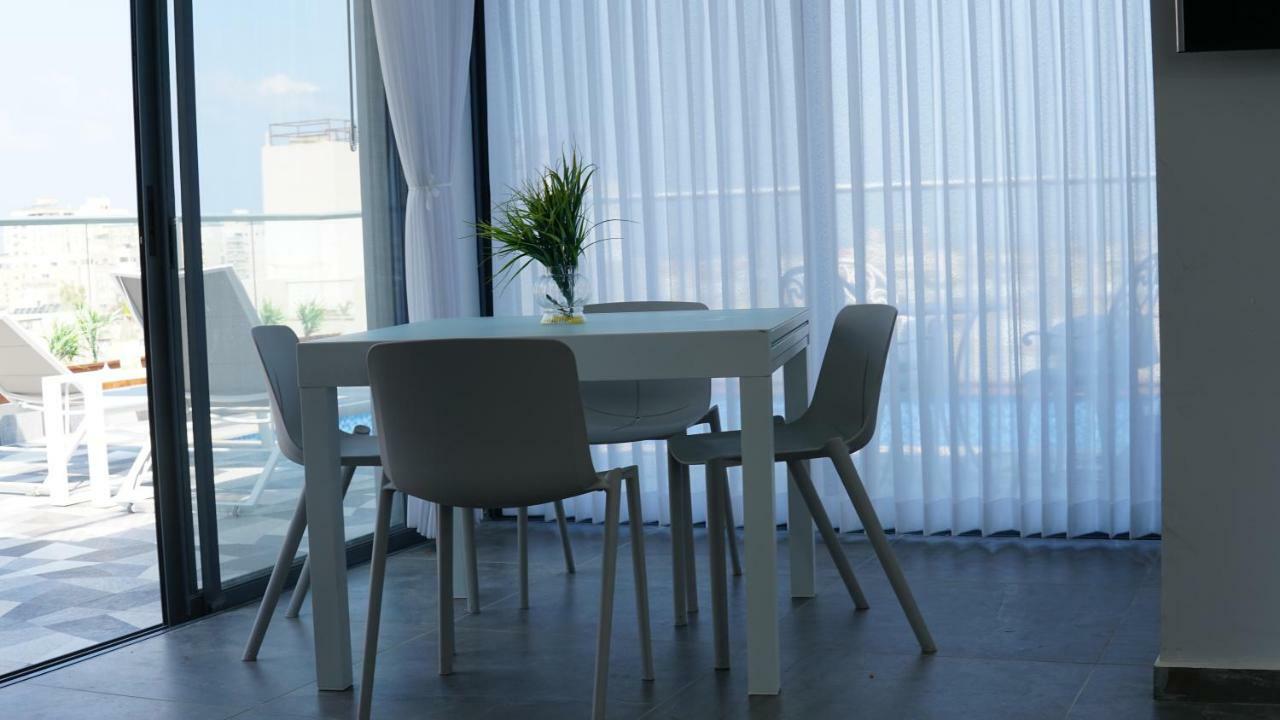 Luxury Rooftop Apartment In ネタニア エクステリア 写真