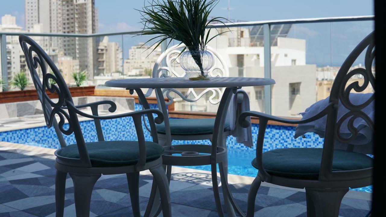 Luxury Rooftop Apartment In ネタニア エクステリア 写真